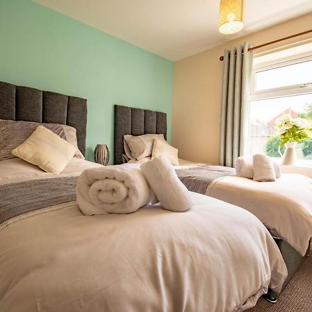 3-Bedroom House With Garden, Conservatory, In Centre Of Worcester Exterior foto
