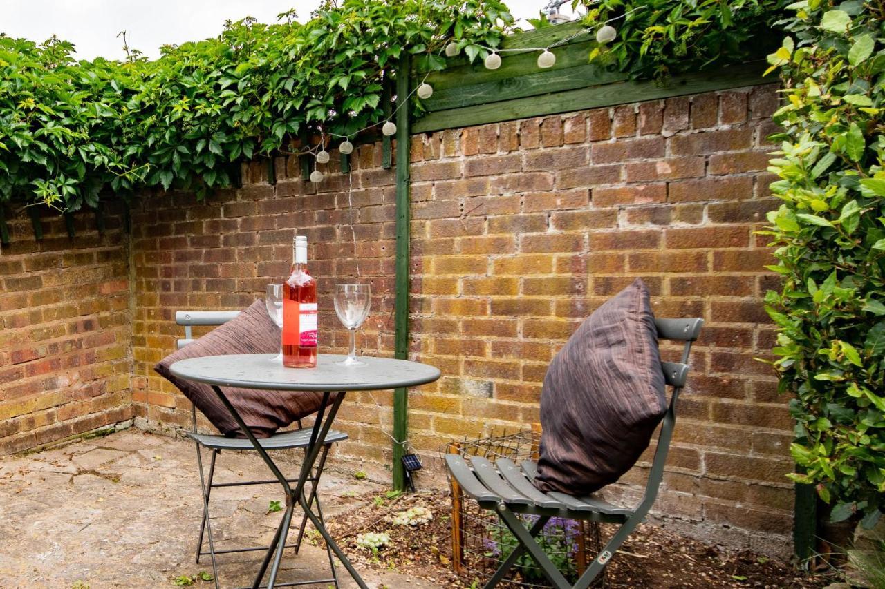 3-Bedroom House With Garden, Conservatory, In Centre Of Worcester Exterior foto